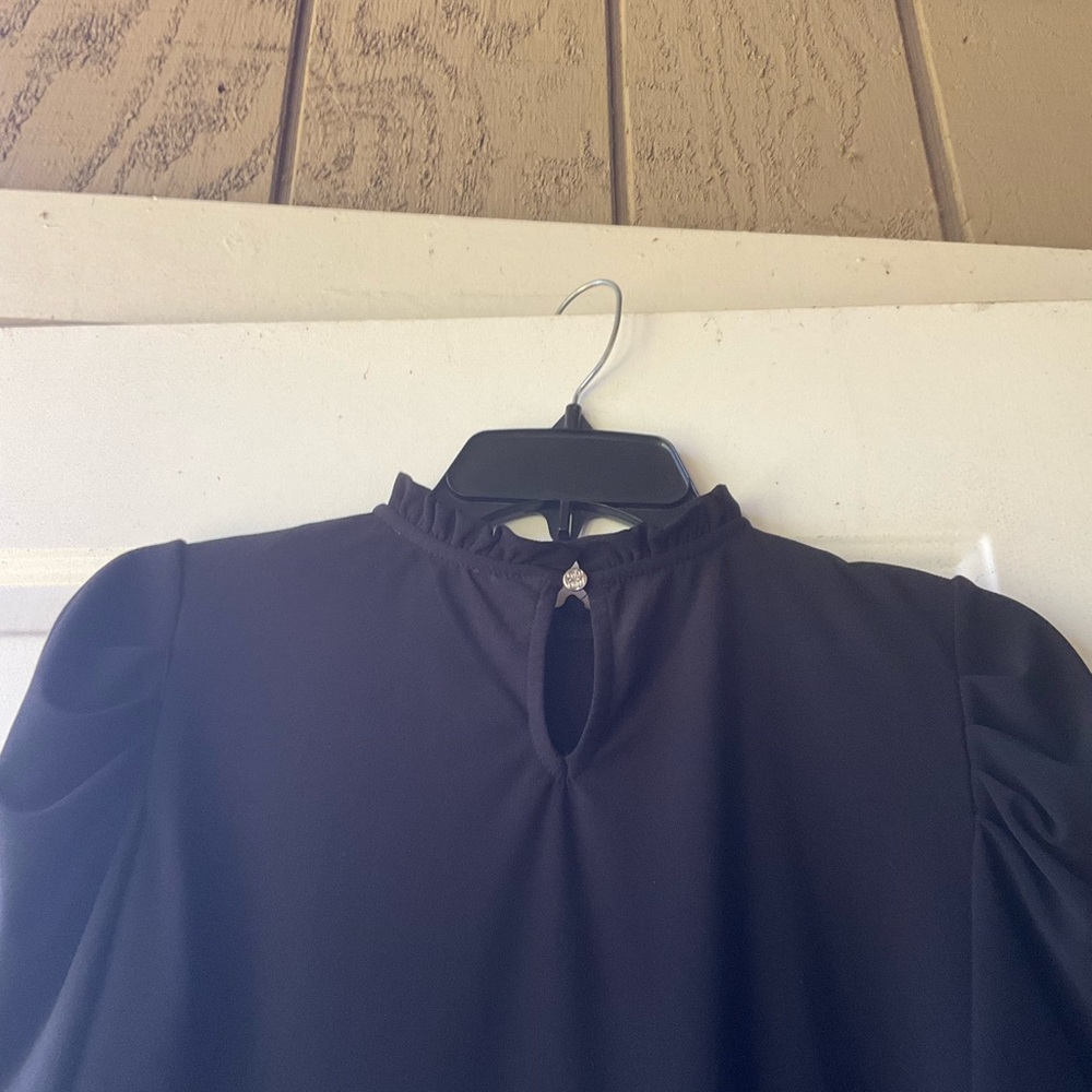 Cece Short Puff-Sleeve Ruffled Neck Top - Picture 4 of 7